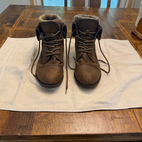 Women’s size 8M Cliffs Duena boot - Picture 1 of 6